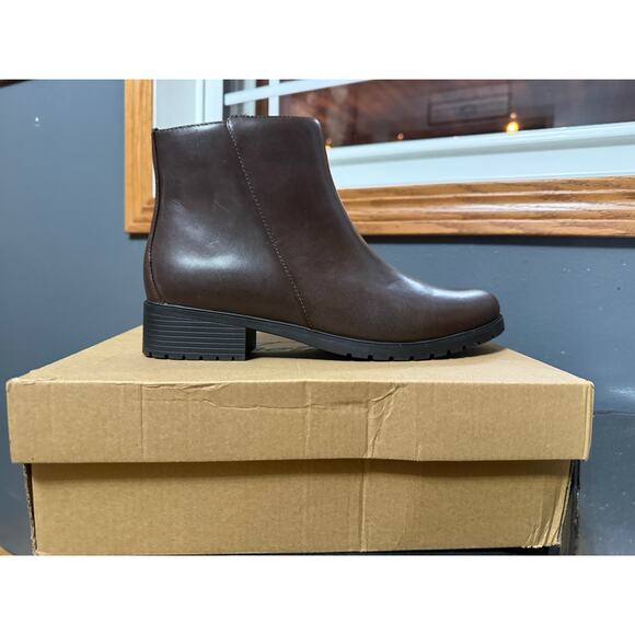Trotters Margo Short Size Zip Bootie Size 9.5 NEW - Picture 1 of 5